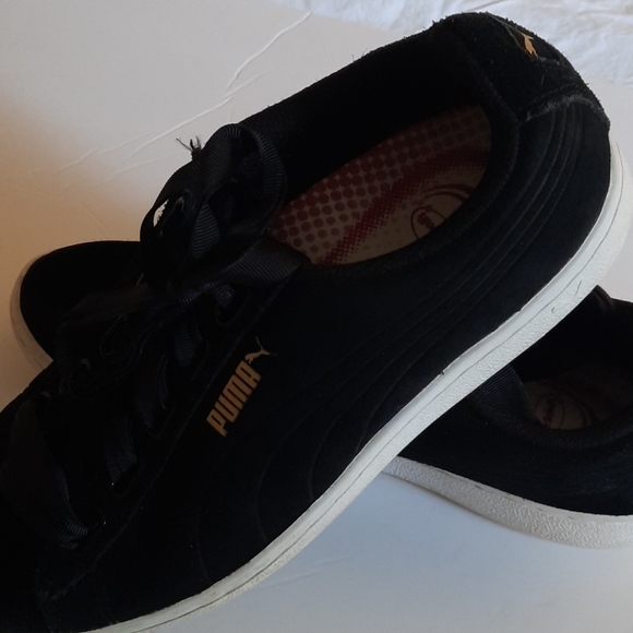 Sneakers - Picture 2 of 3